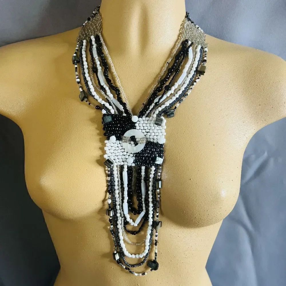 Vintage Indigenous NecklaceāSeed Beads Black White Shell Native Americanā4455